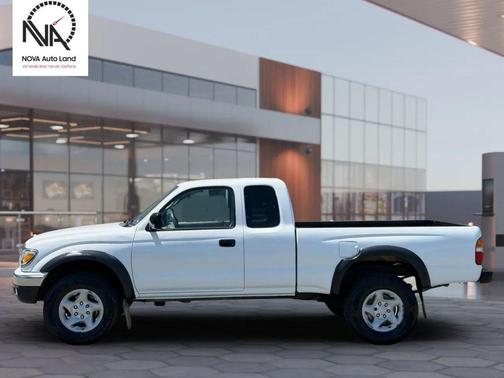 Super White 2002 Toyota Tacoma Xtracab