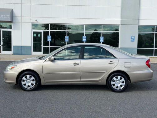 2004 Toyota Camry LE