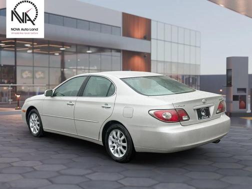 Silver 2004 Lexus ES 330 Base