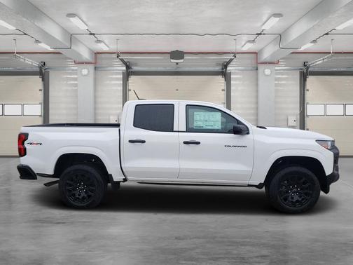 Summit White 2026 Chevrolet Colorado WT