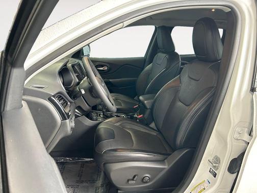 Bright White Clearcoat 2023 Jeep Cherokee Altitude