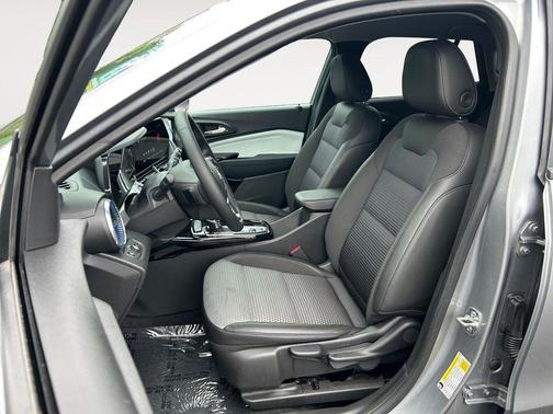 Sterling Gray Metallic 2025 Chevrolet Trax LT