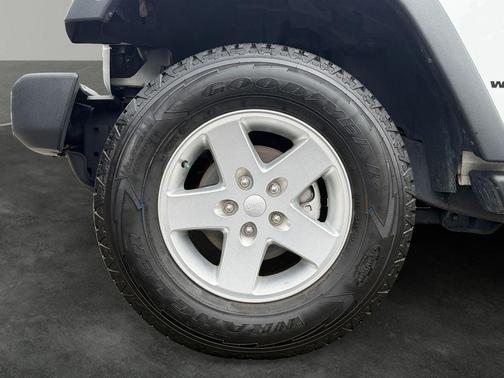 Bright White Clearcoat 2014 Jeep Wrangler Sport