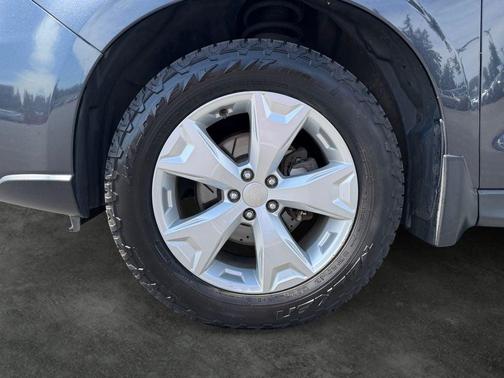Dark Gray Metallic 2015 Subaru Forester 2.5i