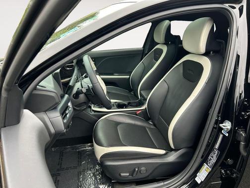 Aurora Black Pearl 2025 Kia K4 GT-Line