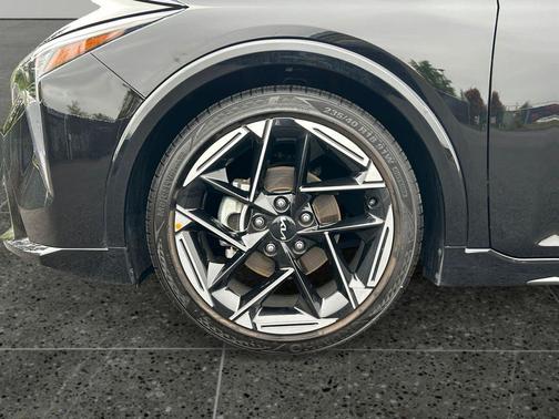 Aurora Black Pearl 2025 Kia K4 GT-Line