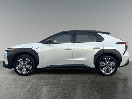 Cosmic White Pearl 2-Tone 2023 Subaru Solterra Touring