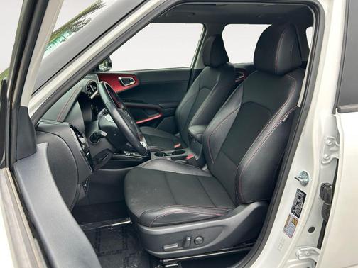 Snow White Pearl 2023 Kia Soul GT-Line