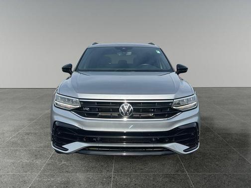 Pyrite Silver Metallic 2023 Volkswagen Tiguan 2.0T SE R-Line Black