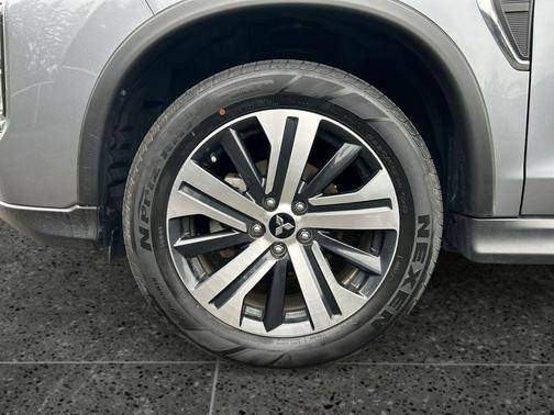 Mercury Gray Metallic 2025 Mitsubishi Outlander Sport SE