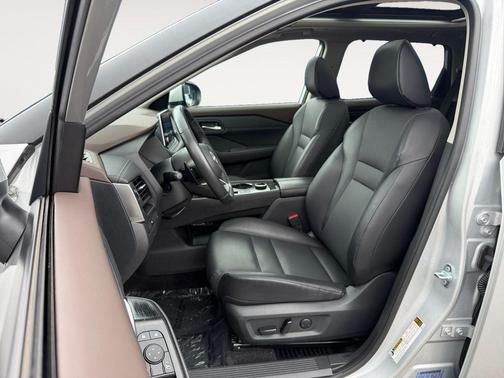Brilliant Silver Metallic 2023 Nissan Rogue SV