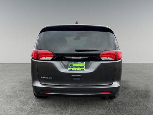 2023 Chrysler Voyager LX