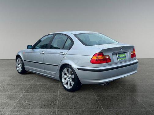 2003 BMW 325 325i
