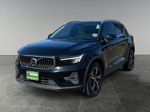2023 Volvo XC40 Plus Bright Theme