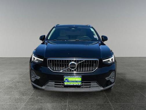 2023 Volvo XC40 Plus Bright Theme