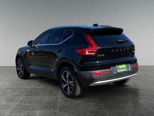 2023 Volvo XC40 Plus Bright Theme