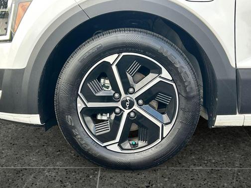 Snow White Pearl 2023 Kia Niro Plug-In Hybrid EX