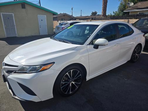 2018 Toyota Camry SE