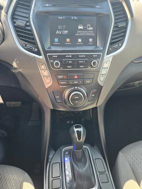 2017 Hyundai SANTA FE SE