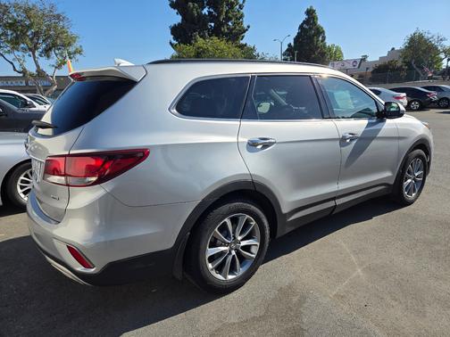 2017 Hyundai SANTA FE SE