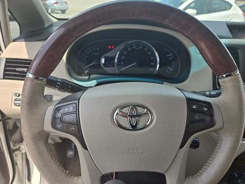 2011 Toyota Sienna XLE Limited