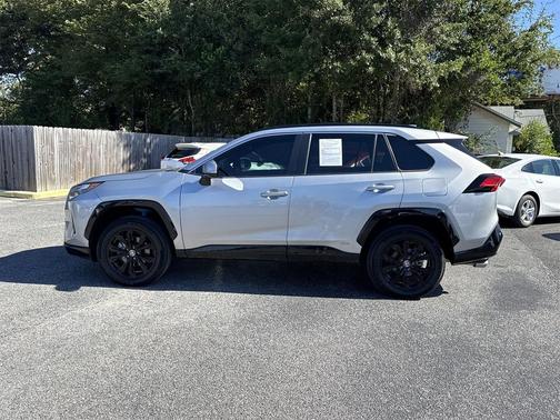 2022 Toyota RAV4 Hybrid SE