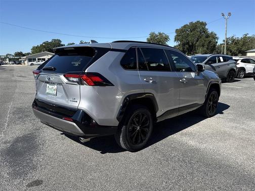 2022 Toyota RAV4 Hybrid SE