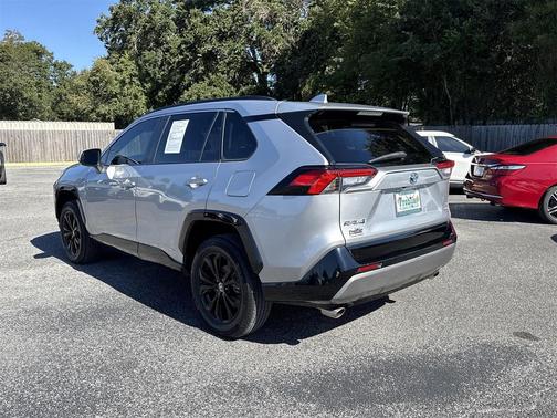 2022 Toyota RAV4 Hybrid SE