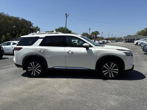 2024 Nissan Pathfinder Platinum FWD