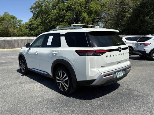 2024 Nissan Pathfinder Platinum FWD