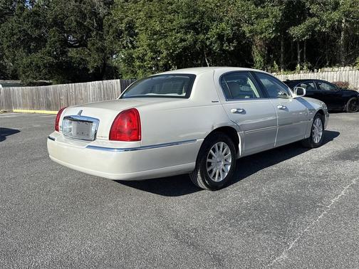 2006 Lincoln Town Car Signature
