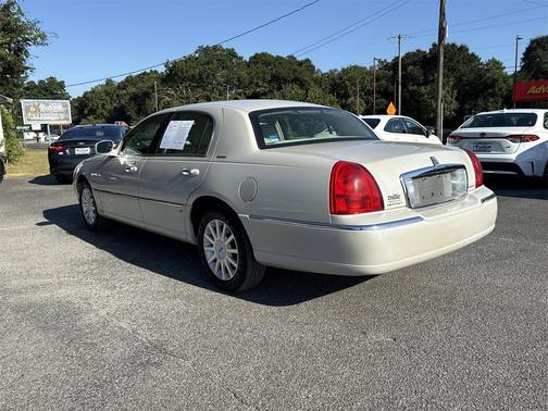 2006 Lincoln Town Car Signature