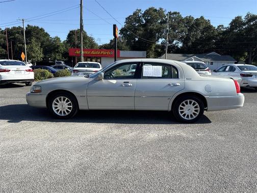 2006 Lincoln Town Car Signature