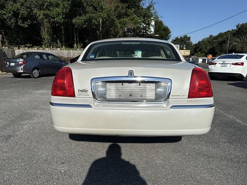 2006 Lincoln Town Car Signature