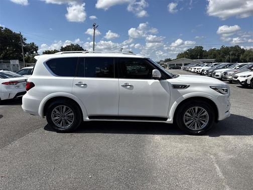 2023 INFINITI QX80 Luxe