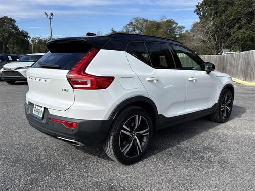 2019 Volvo XC40 T4 R-Design