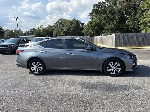 2022 Nissan Altima S FWD