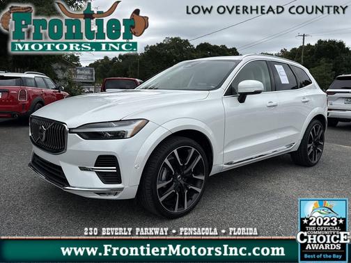 Crystal White Metallic 2023 Volvo XC60 B5 Ultimate Bright Theme