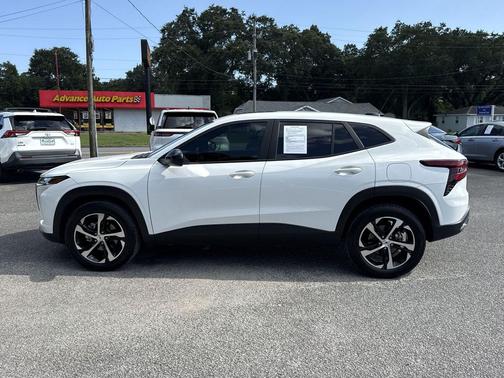 Summit White 2025 Chevrolet Trax FWD 1RS