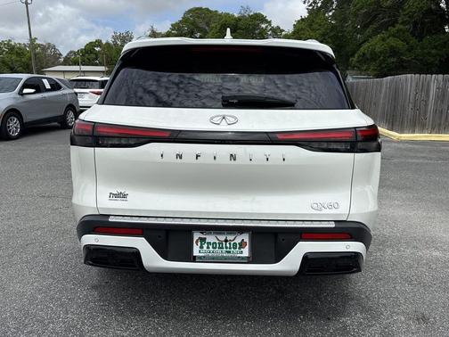 Majestic White 2023 INFINITI QX60 Luxe