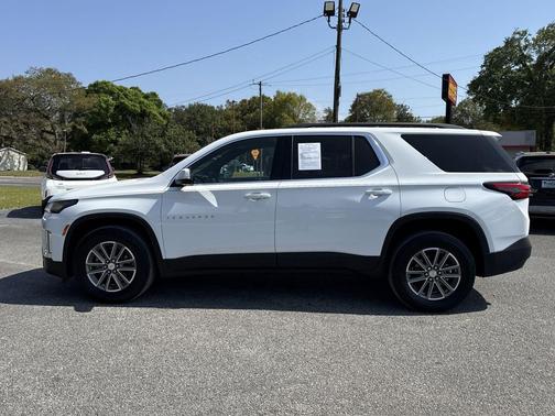Summit White 2023 Chevrolet Traverse LT Cloth