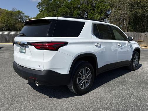 Summit White 2023 Chevrolet Traverse LT Cloth