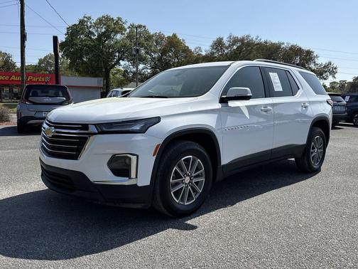 Summit White 2023 Chevrolet Traverse LT Cloth