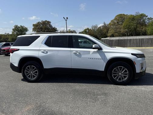 Summit White 2023 Chevrolet Traverse LT Cloth