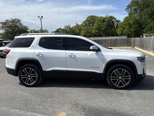 White Frost Tricoat 2023 GMC Acadia FWD SLT