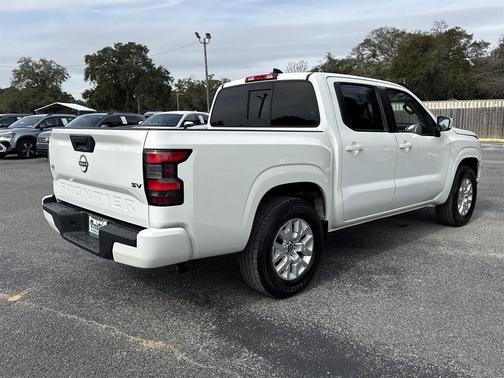 2022 Nissan Frontier SV