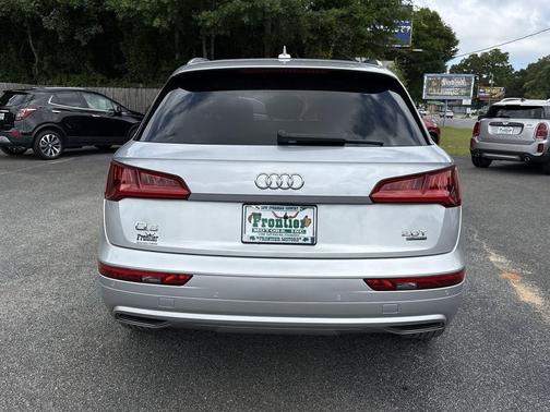 Florett Silver Metallic 2018 Audi Q5 2.0T Premium Plus