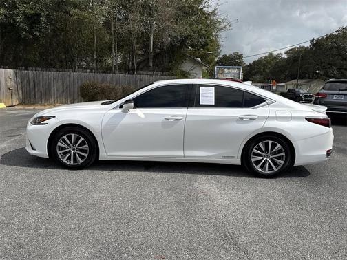 2021 Lexus ES 300h Base