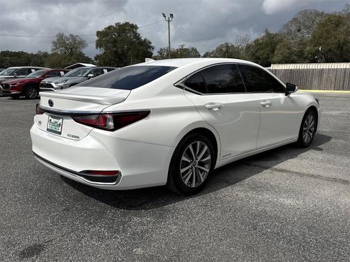 2021 Lexus ES 300h Base