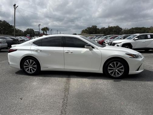 2021 Lexus ES 300h Base